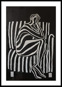 Liniile alb-negru modelează o figură gânditoare în contrast elegant-2