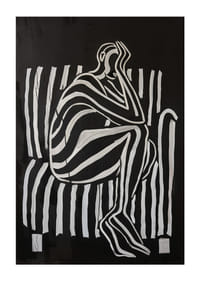 Liniile alb-negru modelează o figură gânditoare în contrast elegant-3