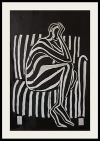 Liniile alb-negru modelează o figură gânditoare în contrast elegant-4