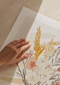 An elegant bouquet in warm, earthy colors gives a calm feeling-9