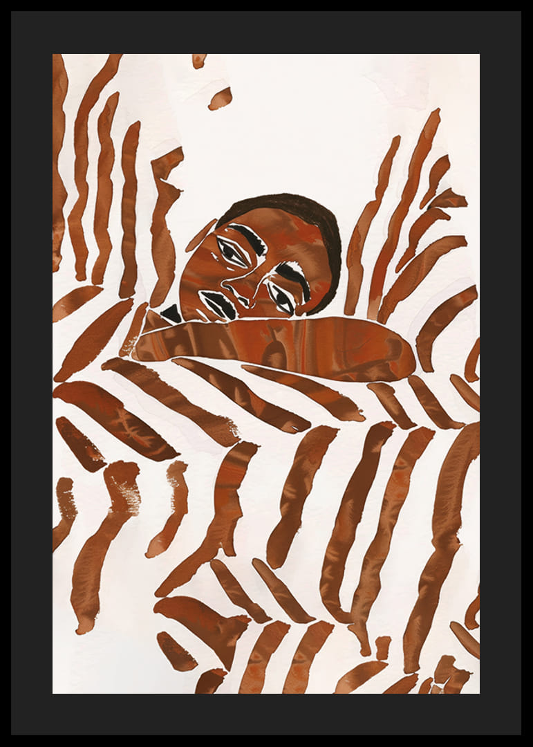 Zasnená postava zahalená do hnedo-bielych vzorov-12