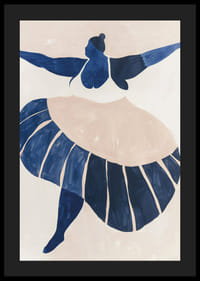 En danser i blåtoner fanges i bevegelse og ynde-4