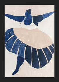 En danser i blåtoner fanges i bevegelse og ynde-5