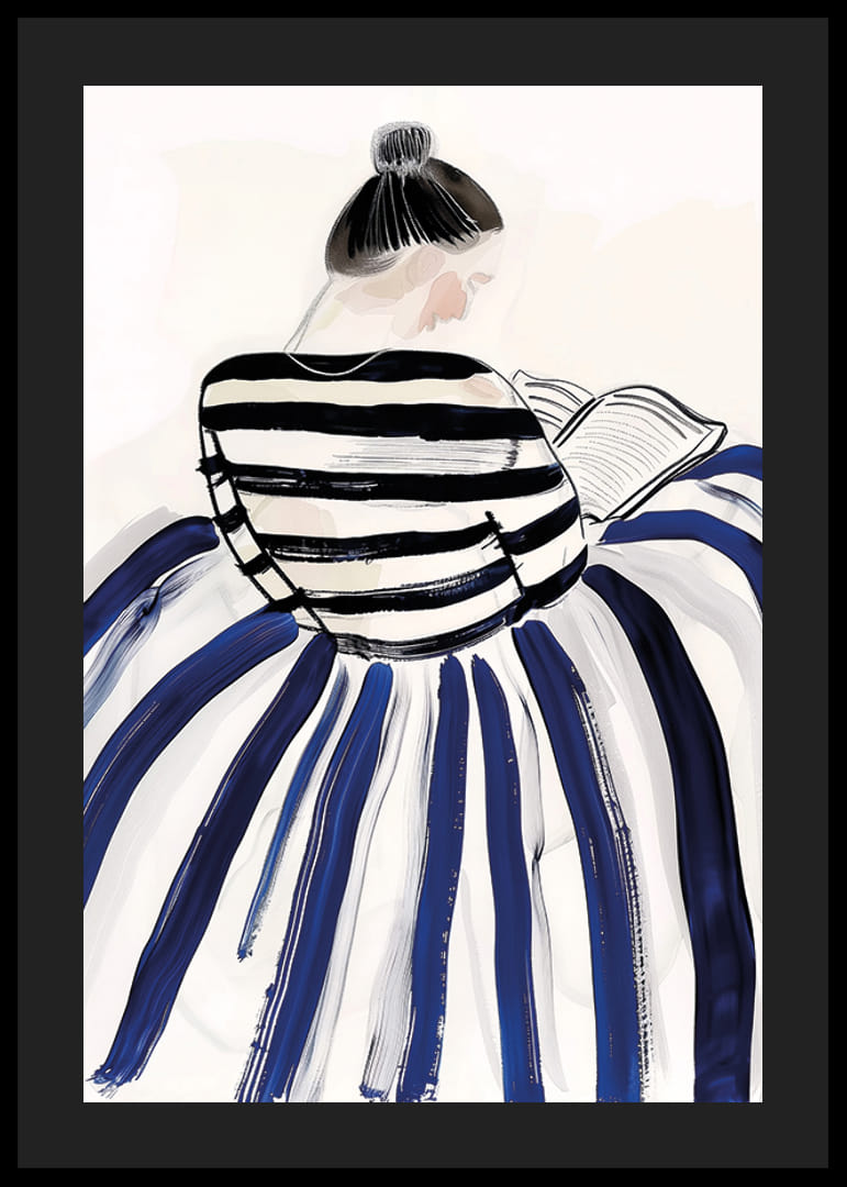 Una mujer con elegante ropa de rayas inmersa en un libro.-12