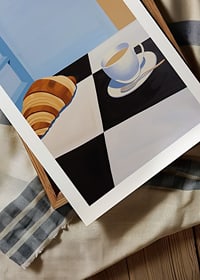 Una mattinata armoniosa con caffè e croissant-8