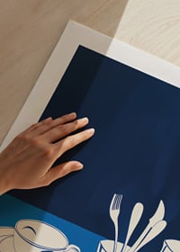 Zils sapnis par porcelānu pret dziļām pusnakts debesīm-9
