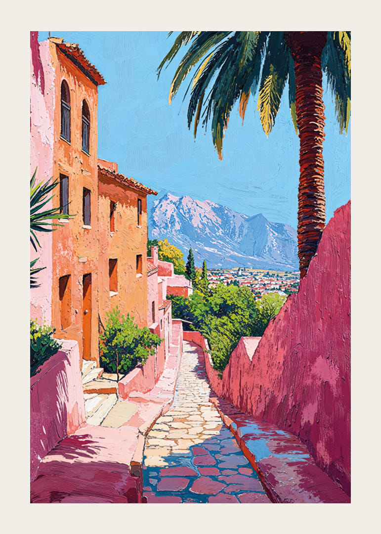 Solbelyst gata med palmer och berg i bakgrunden-12