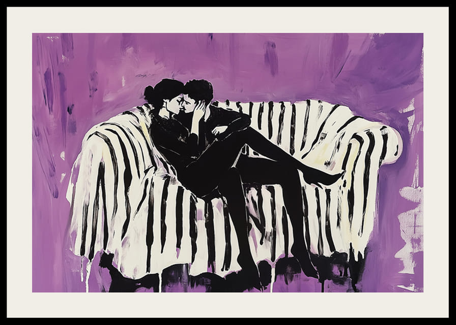 Une étreinte amoureuse en violet et noir révèle des secrets-12