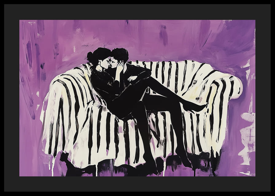 Une étreinte amoureuse en violet et noir révèle des secrets-12