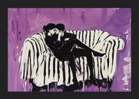 Une étreinte amoureuse en violet et noir révèle des secrets-5