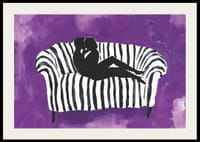 Uma silhueta de amor contra um fundo roxo capta o momento-2