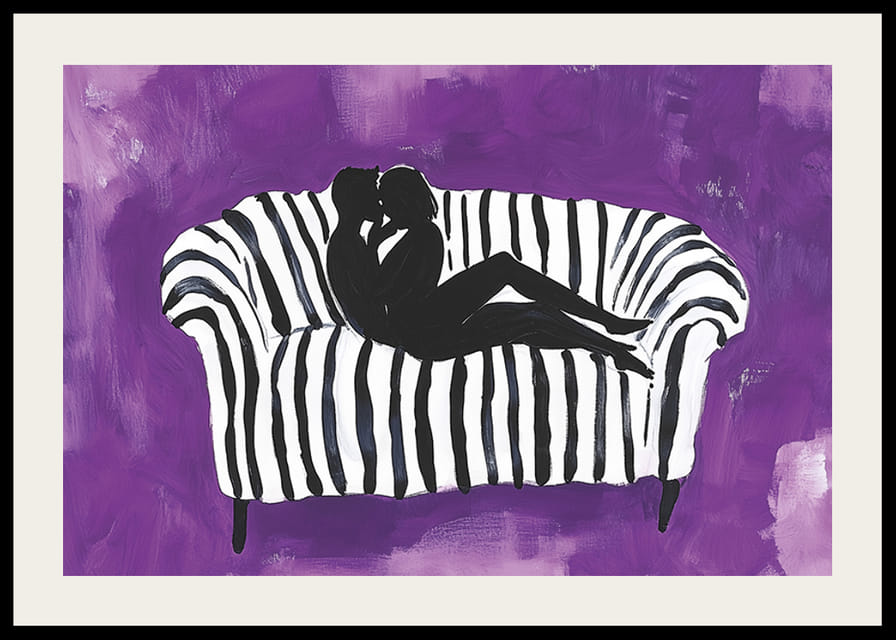 Uma silhueta de amor contra um fundo roxo capta o momento-12