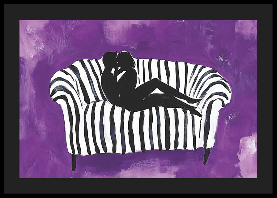 Uma silhueta de amor contra um fundo roxo capta o momento-12