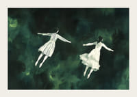 Deux personnages flottent gracieusement dans un mystérieux paysage vert-3