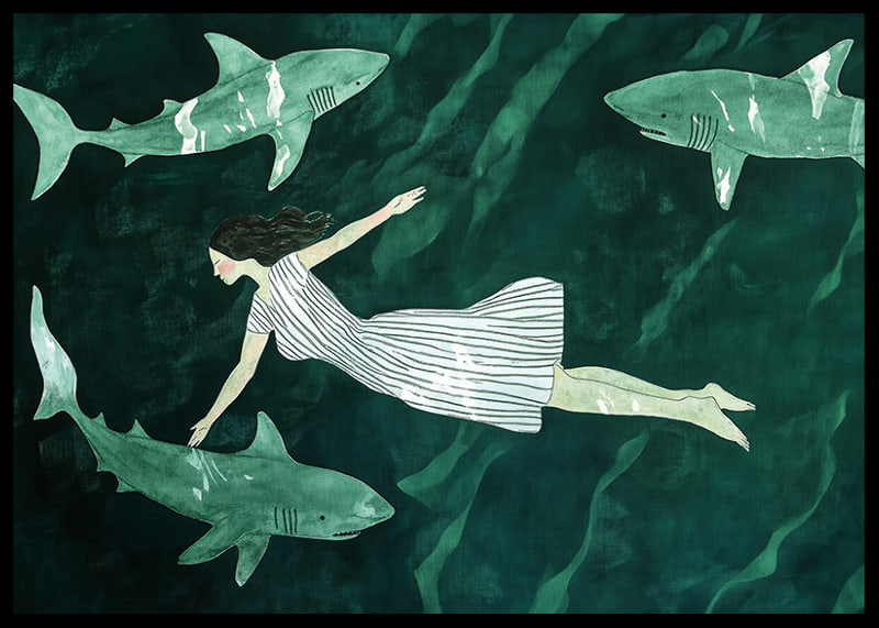 Una mujer flota pacíficamente entre tiburones en aguas de un verde intenso-12