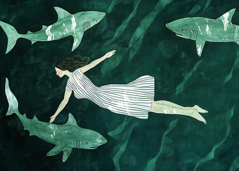 Una mujer flota pacíficamente entre tiburones en aguas de un verde intenso-12
