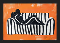 Silhouettes noires et blanches sur un fond orange vibrant-5