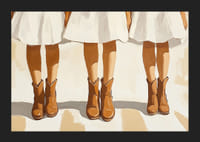 Tres pares de botas en armonía sobre fondo blanco.-5