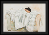 En person pakket inn i et stripete teppe på en lenestol utstråler ro og introspeksjon-4