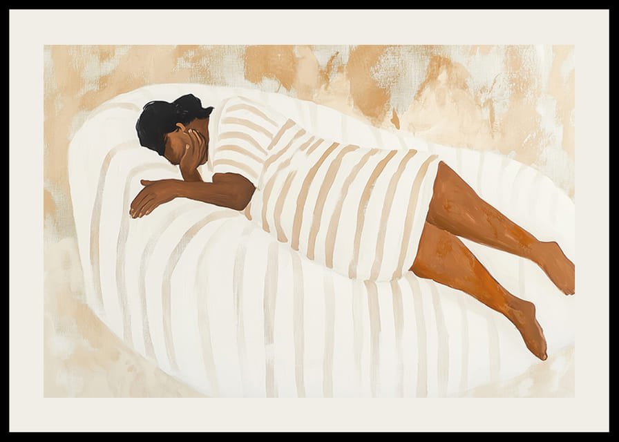 Eine ruhende Figur wird von sanften, erdigen Tönen umhüllt-12