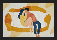 Un couple amoureux se repose sur un canapé stylisé aux tons doux-5