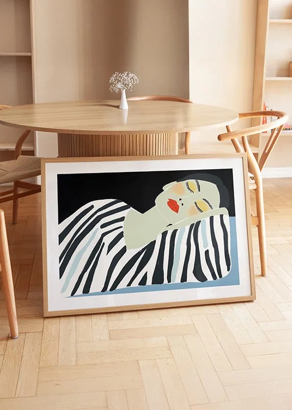 En stillsam skönhet vilar i ett elegant, grafiskt uttryck-12
