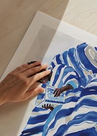 Un moment de détente en bleu, avec des motifs rayés audacieux-5