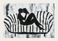 Egy pár érzéki sziluettje stílusos kontrasztokban-3