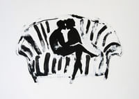 Un motif noir et blanc élégant et émotionnel de deux silhouettes dans une étreinte amoureuse-3