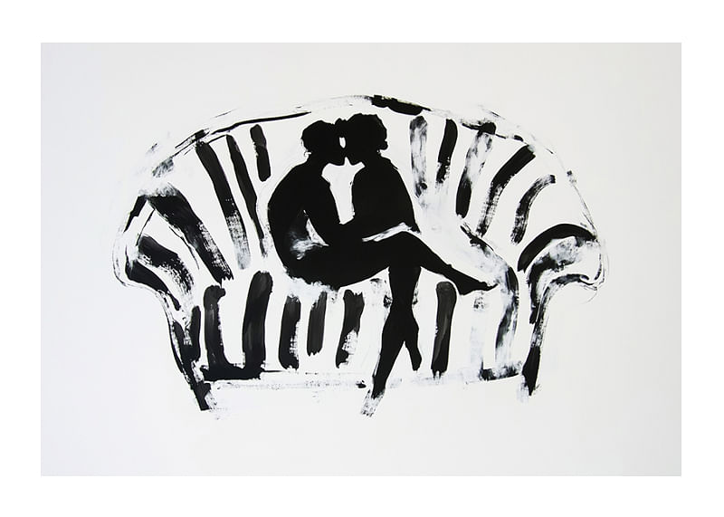 Un motif noir et blanc élégant et émotionnel de deux silhouettes dans une étreinte amoureuse-12
