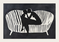 Twee silhouetten in een omhelzing op een witgestreepte bank-3