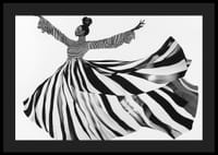 Riscas pretas e brancas varrem o ar com movimento elegante-4