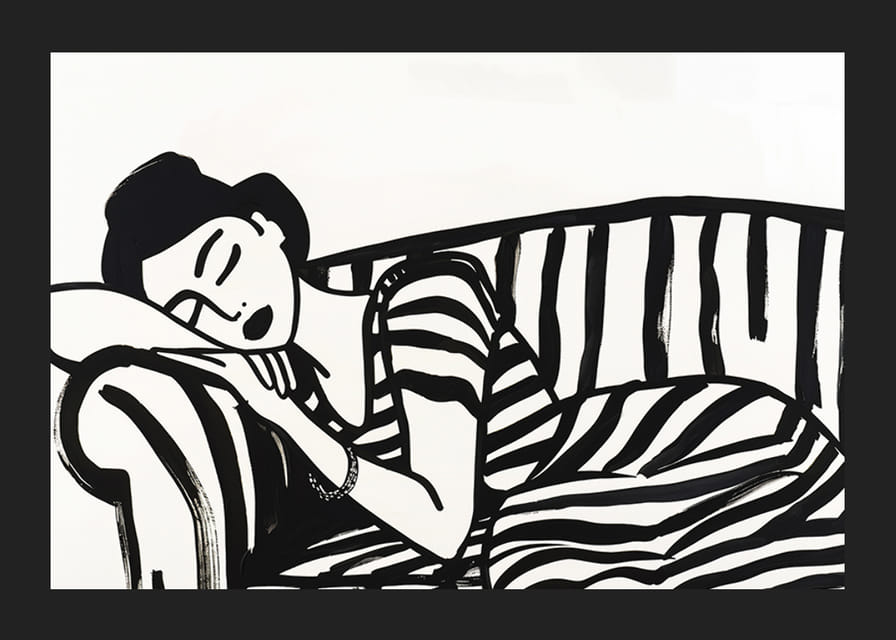 Hun hviler drømmende på en stribet sofa i monokrom elegance.-12