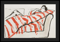 En avslappnad figur inbäddad i färgglada ränder-4