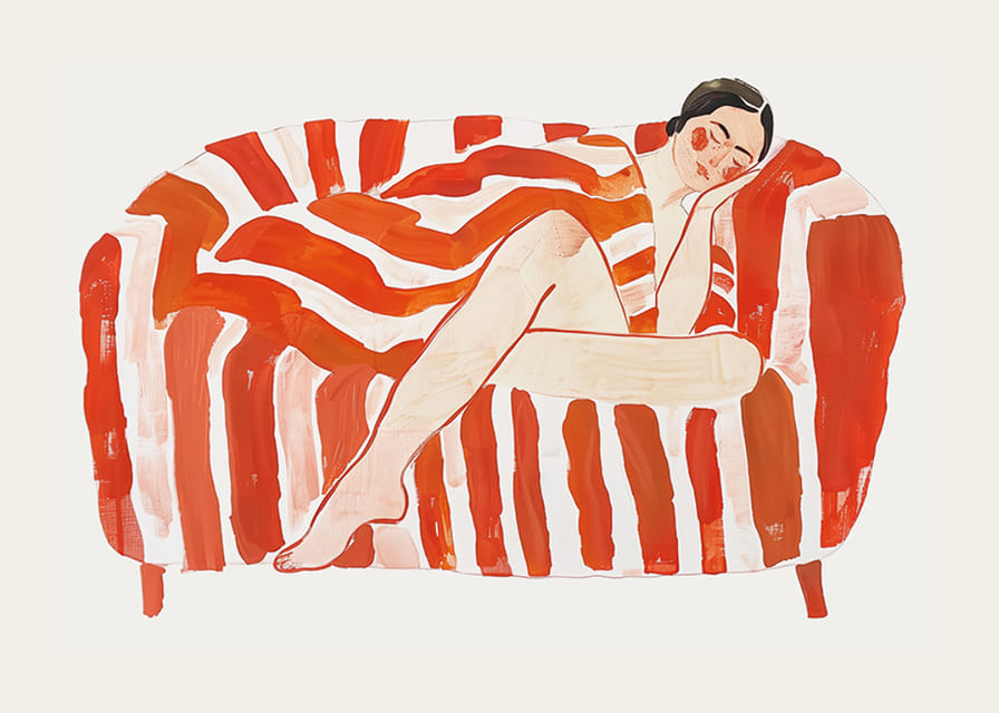 En vilande figur svept i intensivt rödvitrandigt mönster-12