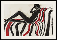 Kontrastfylld silhuett vilar på färgglad soffa-2