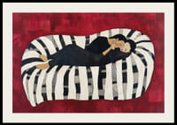 Två personer i en lugn omfamning på en randig bakgrund-2