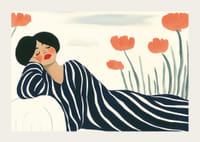 En kvinna vilar i randiga kläder omgiven av orange blommor-3