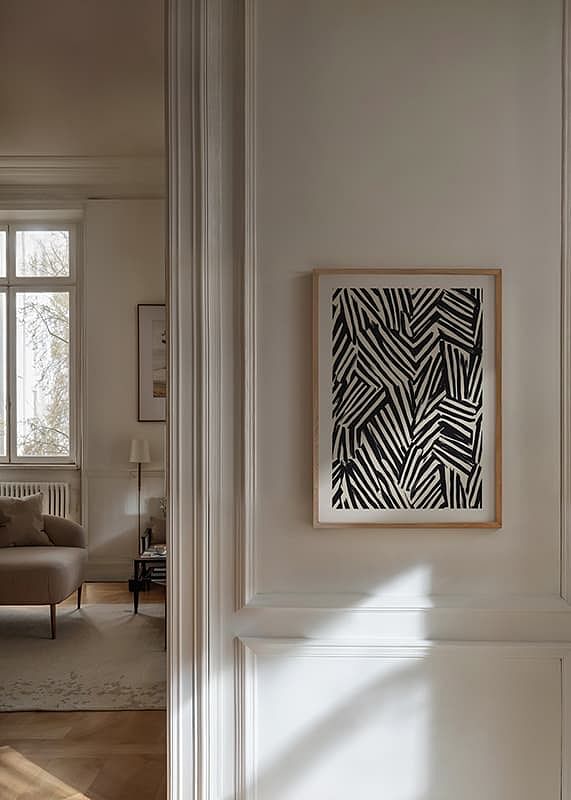Des lignes dynamiques en noir et blanc créent une énergie visuelle-12