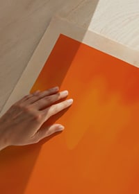 Powerful orange hues sweep across striking contrasts-3