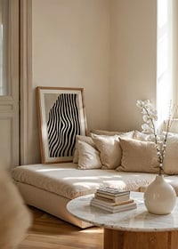 Svarta linjers vågor genom beige bakgrund skapar modern elegans-8