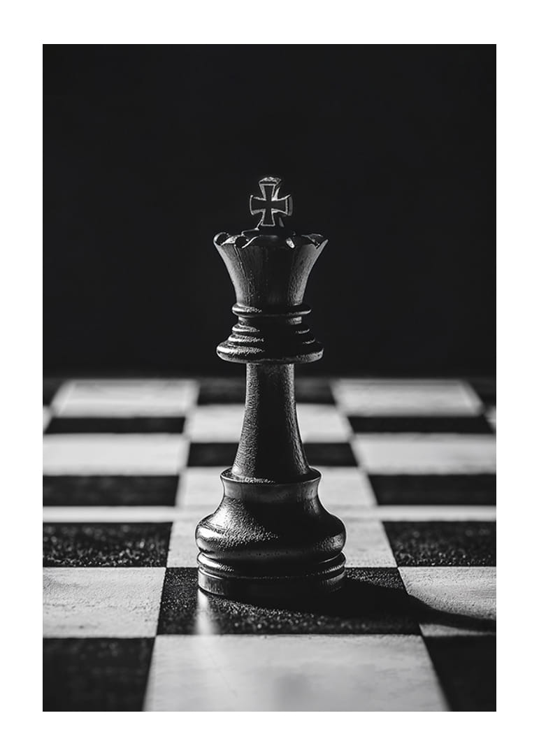 Šachový kráľ stojí majestátne na šachovnici v intenzívnom svetle-12