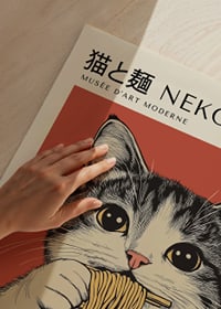 Katten njuter av nudlar i en charmig konstnärlig stil-3