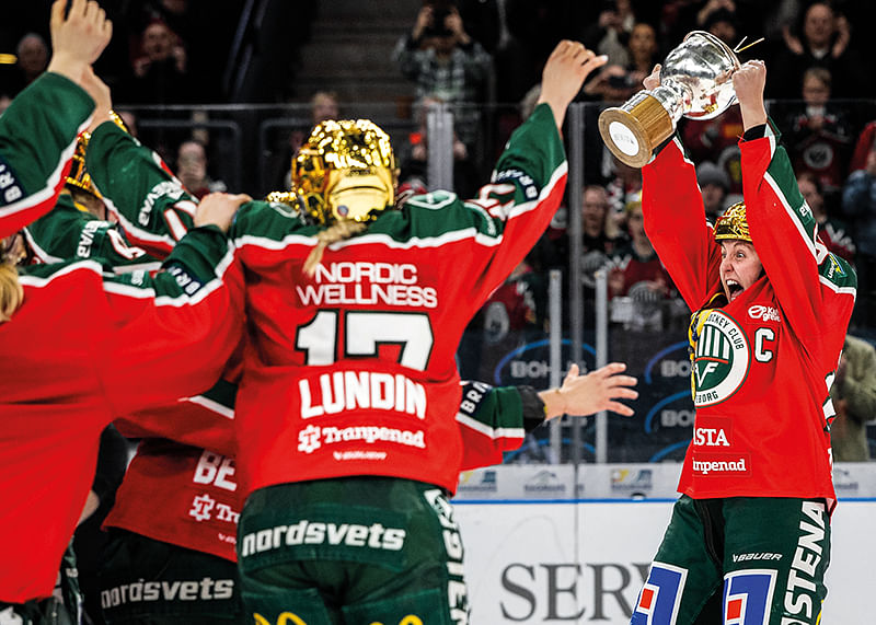 Frölunda HC SDHL Hanna Olsson Lyfter Pokalen-12