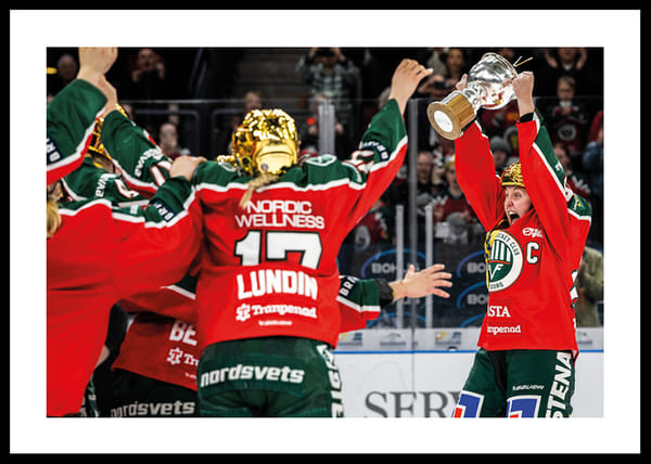 Poster Frölunda HC SDHL Hanna Olsson Lyfter Pokalen
