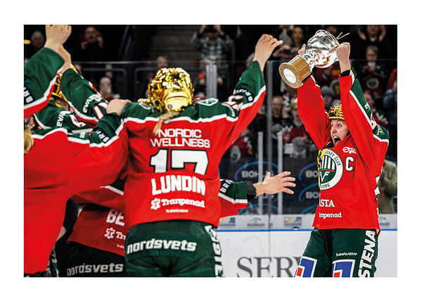 Poster Frölunda HC SDHL Hanna Olsson Lyfter Pokalen
