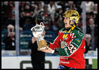 Frölunda HC SDHL Michelle Karvinen Lyfter Pokalen-2