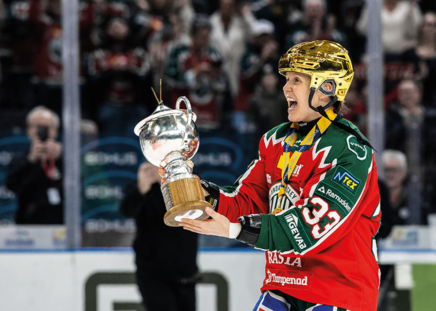 Frölunda HC SDHL Michelle Karvinen Lyfter Pokalen-12