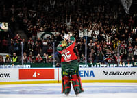 Frölunda HC SDHL Stephanie Neatby Lyfter Pokalen-3