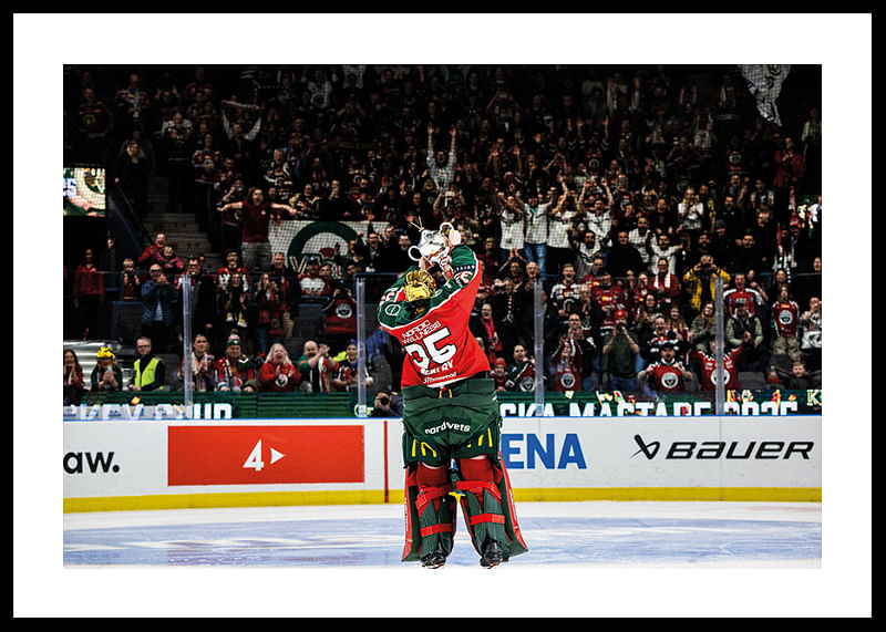Frölunda HC SDHL Stephanie Neatby Lyfter Pokalen-12
